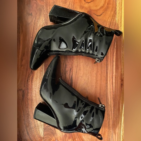 Kendall and Kylie patent leather boot sz. 7 - Picture 3 of 5